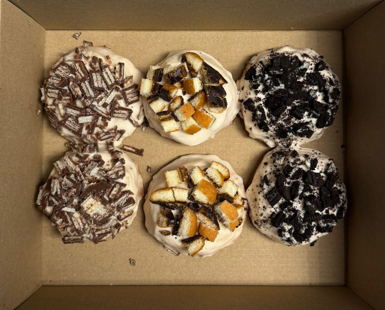 Protein Paradise MuscleUp Donuts KitKat-Oreo-Jaffa Crumb